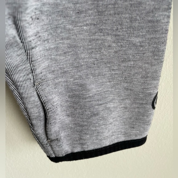 CHAMPION ZIP FRONT HOODIE 2 ZIP FRONT POCKETS SIZE US XL GRAY/BLACK, EUC - Picture 3 of 8